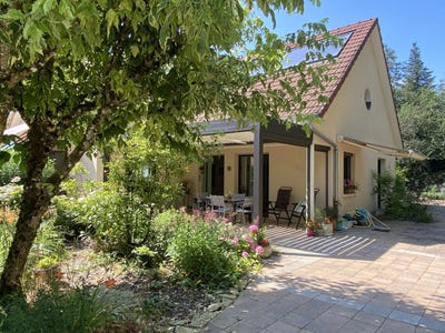 /international/fr/savigny-les-beaune-burgundy-310098841888/