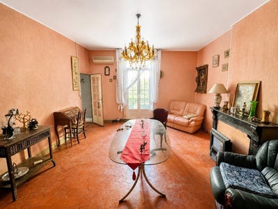 /international/fr/pezenas-languedoc-roussillon-310106381969/