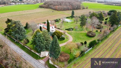 /international/fr/roullet-saint-estephe-charente-310106282661/