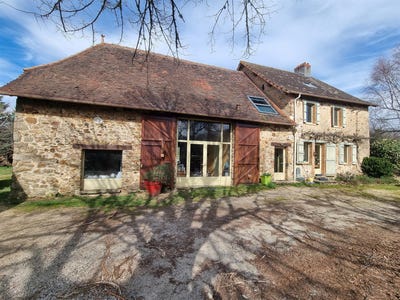 /international/fr/chateau-chervix-limousin-310106289314/