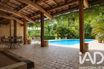 /international/fr/saint-savin-charente-310106853977/