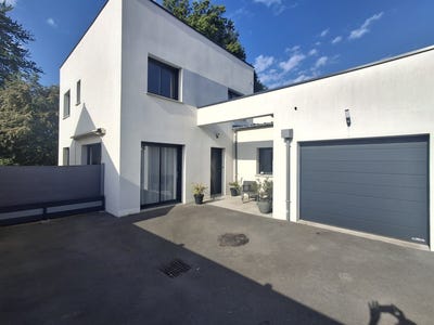 /international/fr/fougeres-brittany-310108525915/