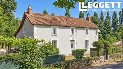 /international/fr/la-ferriere-en-parthenay-charente-310108992079/