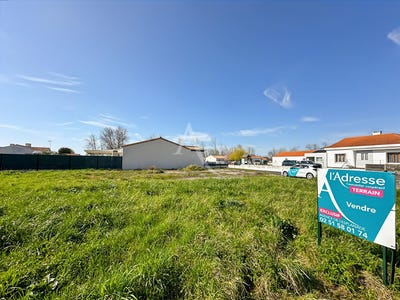 /international/fr/le-perrier-pays-de-la-loire-310106425262/