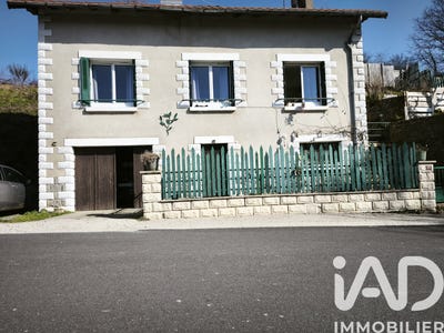 /international/fr/roannes-saint-mary-auvergne-310106569542/