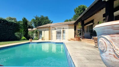 /international/fr/connaux-languedoc-roussillon-310105105378/