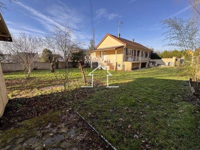 /international/fr/villeneuve-sur-yonne-burgundy-310105629828/
