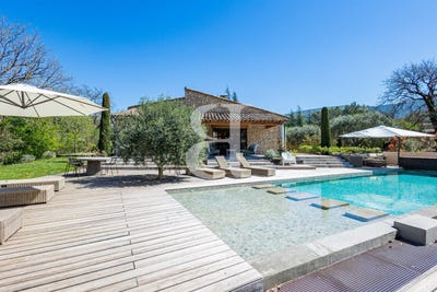 /international/fr/menerbes-provence-alpes-cote-d-azur-310108676974/