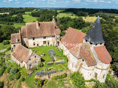 /international/fr/chatelperron-auvergne-310098714841/