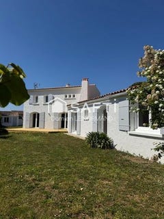 /international/fr/la-bree-les-bains-charente-310107742216/