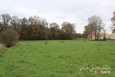 /international/fr/saint-etienne-de-mer-morte-pays-de-la-loire-310100281262/