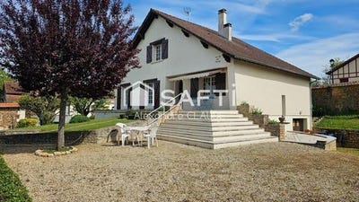 /international/fr/saint-sauveur-en-puisaye-burgundy-310107564030/