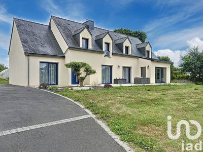 /international/fr/plourivo-brittany-310101495271/?lang=en
