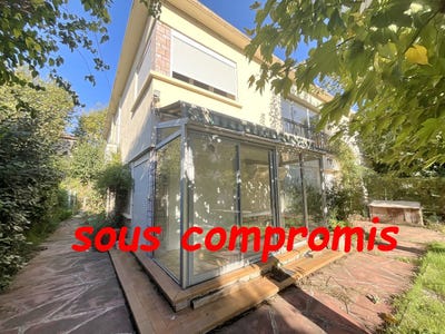 /international/fr/pezenas-languedoc-roussillon-310108894020/