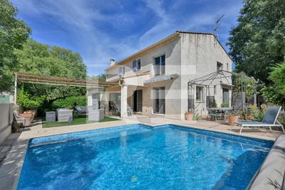 /international/fr/nimes-languedoc-roussillon-310108525759/