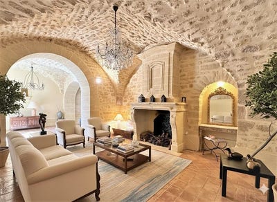 /international/fr/uzes-languedoc-roussillon-310109261776/