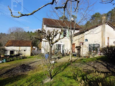 /international/fr/chateau-l-eveque-aquitaine-310098715592/