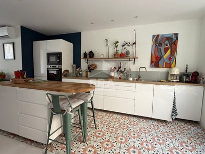 /international/fr/azille-languedoc-roussillon-310108430949/