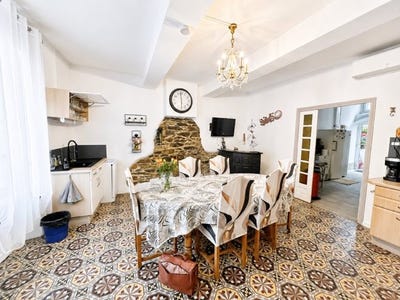 /international/fr/lezignan-corbieres-languedoc-roussillon-310108676695/