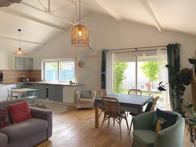 /international/fr/sainte-cecile-les-vignes-provence-alpes-cote-d-azur-310100233748/?lang=en