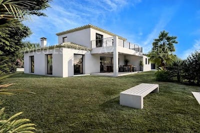/international/fr/grimaud-provence-alpes-cote-d-azur-310108211259/