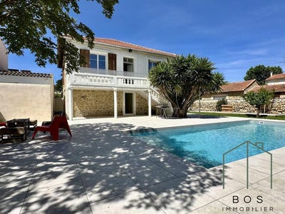 /international/fr/salon-de-provence-provence-alpes-cote-d-azur-310100952657/?lang=en