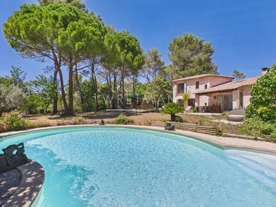 /international/fr/fayence-provence-alpes-cote-d-azur-310108865367/