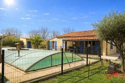 /international/fr/roaix-provence-alpes-cote-d-azur-310105925196/