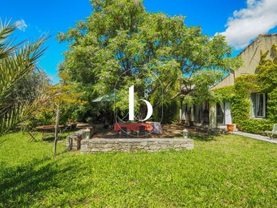 /international/fr/uzes-languedoc-roussillon-310108465396/