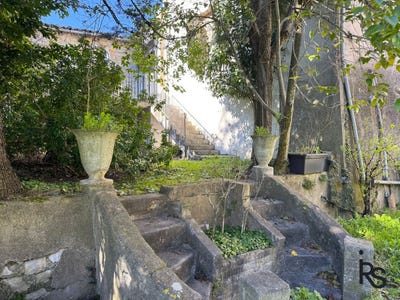 /international/fr/villeneuve-de-berg-rhone-310106606996/