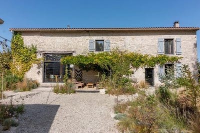 /international/fr/rouillac-charente-120097943057/