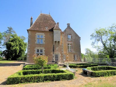/international/fr/corbigny-burgundy-120085422891/