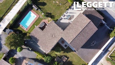 /international/fr/la-lande-de-fronsac-aquitaine-310107672743/