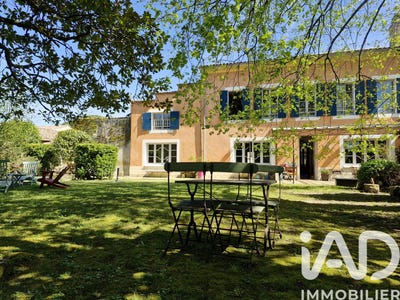 /international/fr/castillon-la-bataille-aquitaine-310106408738/