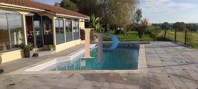 /international/fr/charlieu-centre-val-de-loire-310105266866/