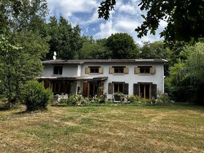 /international/fr/jonzac-charente-120097943766/?lang=en