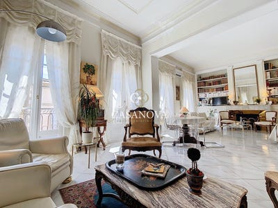 /international/fr/pezenas-languedoc-roussillon-310108649712/