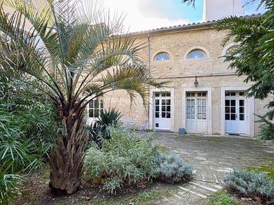 /international/fr/arles-languedoc-roussillon-310105191291/