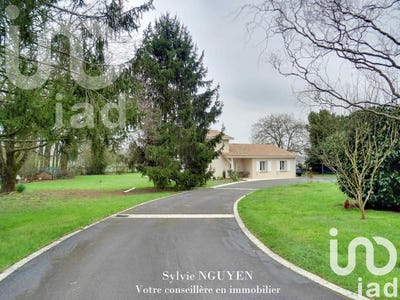 /international/fr/la-rochefoucauld-charente-310099353880/