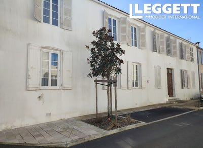/international/fr/le-chateau-d-oleron-charente-310099609830/