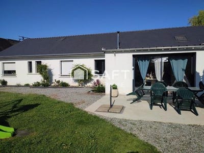 /international/fr/la-trinite-porhoet-brittany-310108779601/