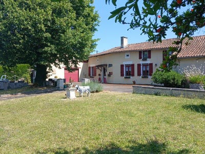 /international/fr/montmoreau-charente-310119995788/