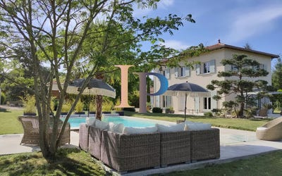 /international/fr/charlieu-centre-val-de-loire-310108994238/