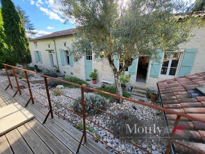 /international/fr/montcuq-en-quercy-blanc-midi-pyrenees-310106382279/