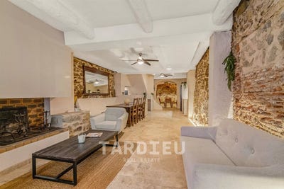 /international/fr/grimaud-provence-alpes-cote-d-azur-310108466196/