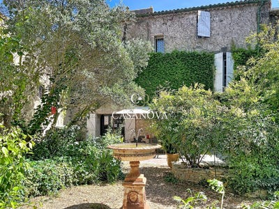 /international/fr/pezenas-languedoc-roussillon-310109175849/?lang=de