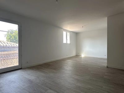/international/fr/saint-jean-d-angely-charente-310106484608/