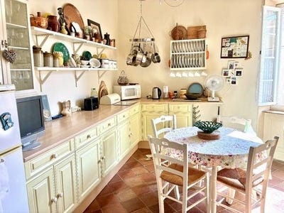 /international/fr/moux-languedoc-roussillon-310101387518/?lang=en