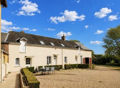 /international/fr/montval-sur-loir-pays-de-la-loire-310108790370/