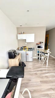 /international/fr/saint-etienne-centre-val-de-loire-310108971877/